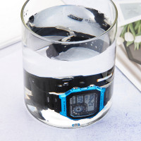 Ohsen retro vízálló LCD karóra gumi szíjjal - élénk kék 